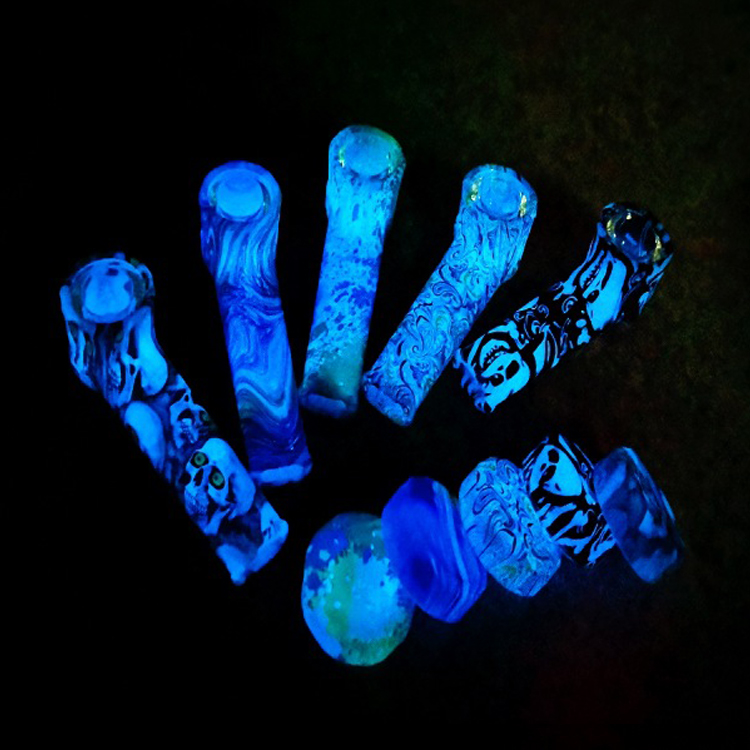 High End Seller Glow In The Dark Silicone Handpipe Smoking Pipe Cigarette Holder Tobacco Glass Water Bong Pipe Grinder
High End Seller Glow In The Dark Silicone Handpipe Smoking Pipe Cigarette Holder Tobacco Glass Water Bong Pipe Grinder