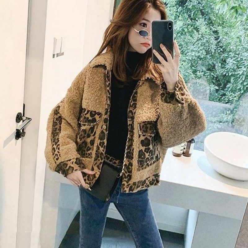 2021 New Jaqueta Pele De Cordeiro Curto Feminino Outono Inverno Leopardo Myfj, Beige
2021 New Jaqueta Pele De Cordeiro Curto Feminino Outono Inverno Leopardo Myfj, Beige