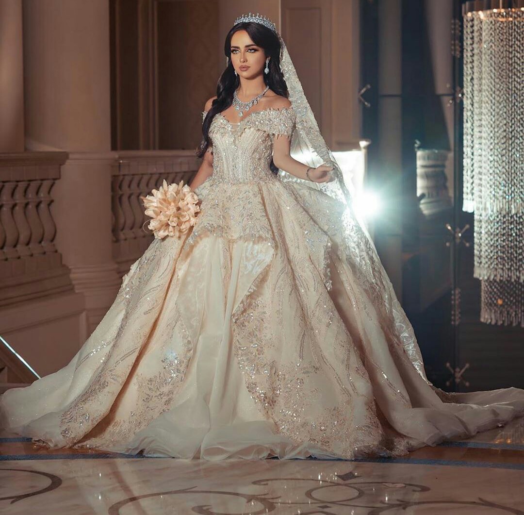 Off Shoulder Dubai Luxurious Wedding Dresses Lace Applique Sequined Plus Size A Line vestido de novia Custom Made Vintage Bridal Gowns
