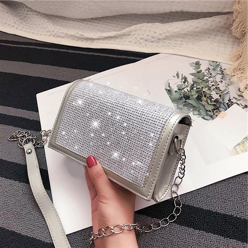 Fashion Silver Satin Women Shoulder Bags Designer Chain Shiny Diamonds Female Crossbody Bags Small Flap Lady Purses Lady TotesT, Red
Fashion Silver Satin Women Shoulder Bags Designer Chain Shiny Diamonds Female Crossbody Bags Small Flap Lady Purses Lady TotesT, Red