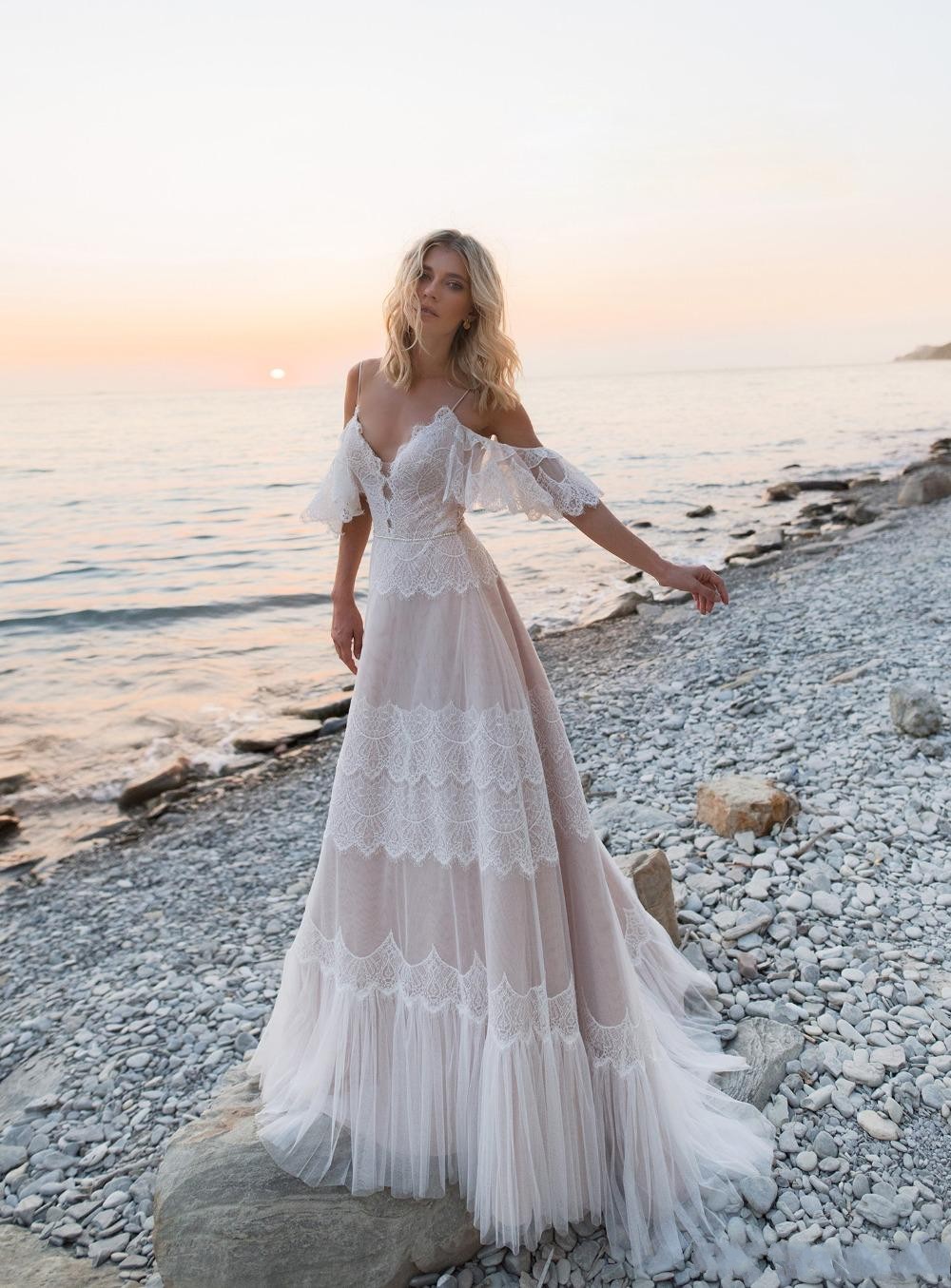 Bohemian Beach Lace A e Dresses Spaghetti Straps Tulle Applique Sweep Train Wedding Dress Bridal Gowns