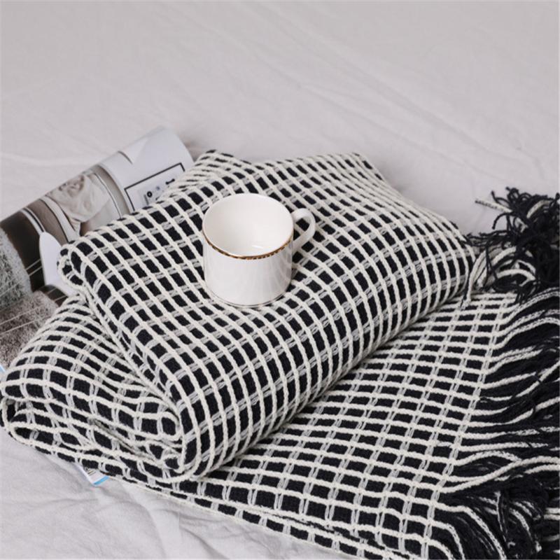 Modern Minimalist Blanket Waffle Decorative Blanket Black and White Lattice Bed End Geometric Leisure Nap Throw
Modern Minimalist Blanket Waffle Decorative Blanket Black and White Lattice Bed End Geometric Leisure Nap Throw