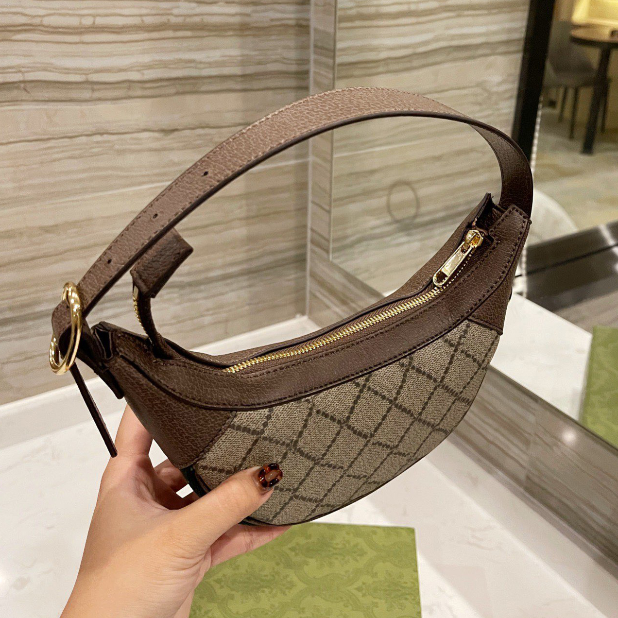 Axillary bag shoulder mini Bags Luxurys Top designers Lady high Quality 2022 Women handbag Fashion handbags mother cossbody Clutch wallet totes printing purse, No bags
Axillary bag shoulder mini Bags Luxurys Top designers Lady high Quality 2022 Women handbag Fashion handbags mother cossbody Clutch wallet totes printing purse, No bags