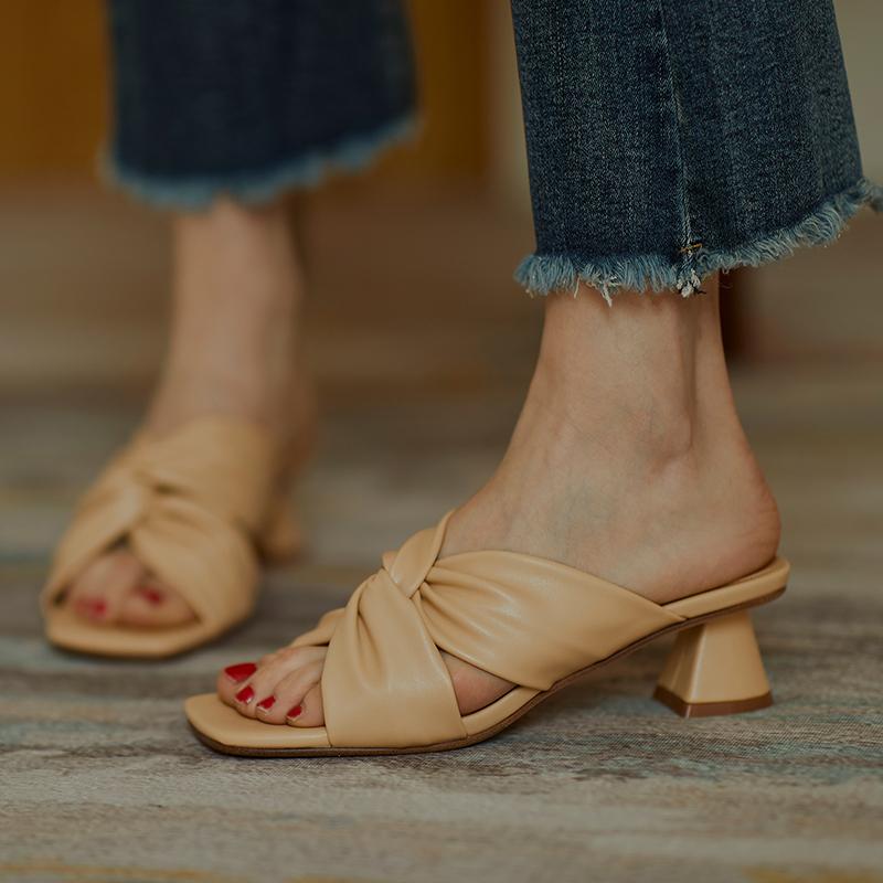 Genuine leather Women slippers Summer ladies Pumps Elegant ladies slippers 4cm high med Mules Shoes Nigh Club Shoes Woman, Black
Genuine leather Women slippers Summer ladies Pumps Elegant ladies slippers 4cm high med Mules Shoes Nigh Club Shoes Woman, Black