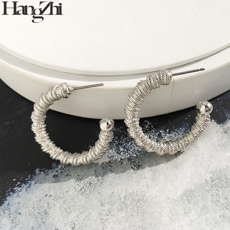 HUANZHI 2020 New Personality Geometric Round C Shape Texture Alloy Metal Hoop Earrings Circle Punk for Woman Girls Jewelry Gift1 
HUANZHI 2020 New Personality Geometric Round C Shape Texture Alloy Metal Hoop Earrings Circle Punk for Woman Girls Jewelry Gift1