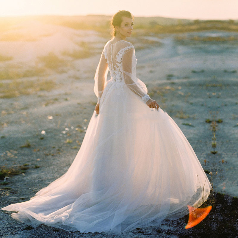 Pretty A Line Country Tulle Wedding Dresses Appliques Floral Lace Illusion Long Sleeves Outdoor Bridal Gowns Sheer Boho Beach Wedding Dress