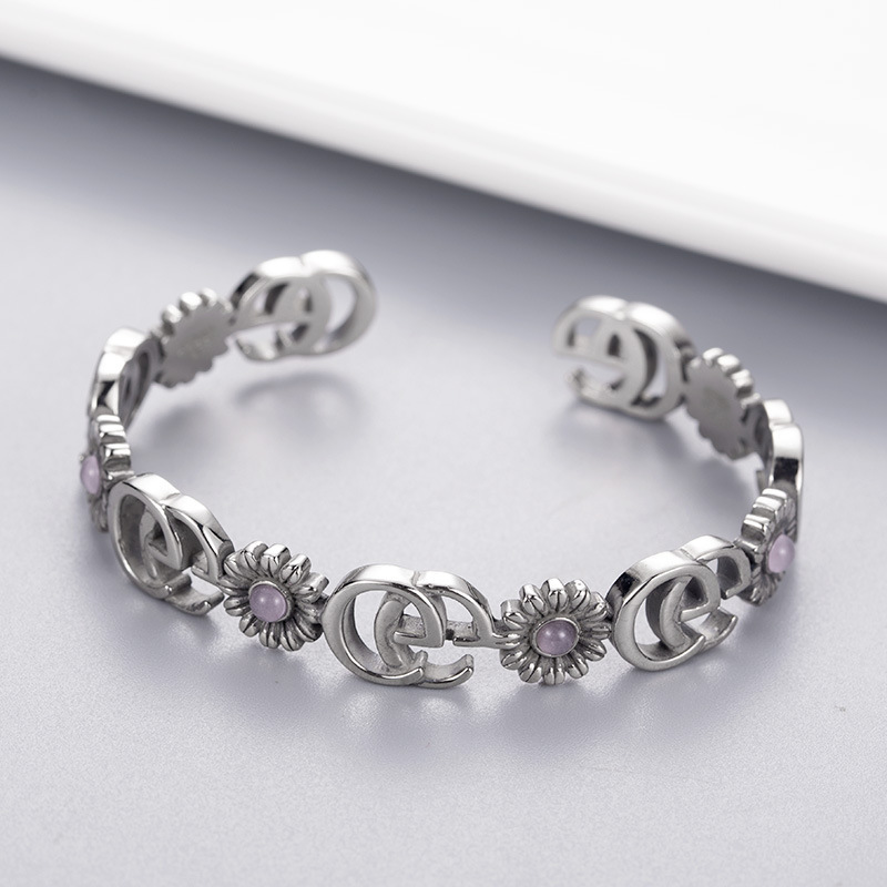 New Luxury Gujia double g Thai silver bracelet ring with flower Ben pattern pearl Fritillaria Valentine's Day gift hair, Golden
New Luxury Gujia double g Thai silver bracelet ring with flower Ben pattern pearl Fritillaria Valentine's Day gift hair, Golden