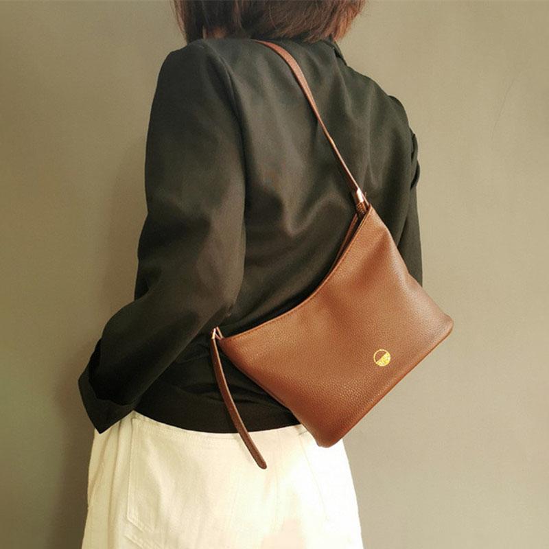 Small Bucket Bag for Women Design Diagonal Handbags Clutch Underarm Bag Tide Fashion Shoulder 2021 Spring New Bags Female Bolos, Black bag
Small Bucket Bag for Women Design Diagonal Handbags Clutch Underarm Bag Tide Fashion Shoulder 2021 Spring New Bags Female Bolos, Black bag