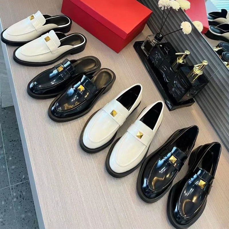 designer Dress shoes 100% Authentic cowhide Metal rivet women Flat slipper Lady leather casual shoe Mules Princetown Trample Lazy Loafers La, Black
designer Dress shoes 100% Authentic cowhide Metal rivet women Flat slipper Lady leather casual shoe Mules Princetown Trample Lazy Loafers La, Black