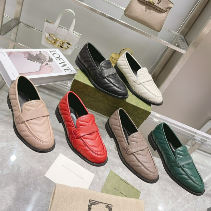 Designer loafers luxury brand Women Shoes Stylist Shoes Princetown Metal Double G retro fashion Classic High-quality cowhide outdoor Mules With box EUR 35-40
Designer loafers luxury brand Women Shoes Stylist Shoes Princetown Metal Double G retro fashion Classic High-quality cowhide outdoor Mules With box EUR 35-40