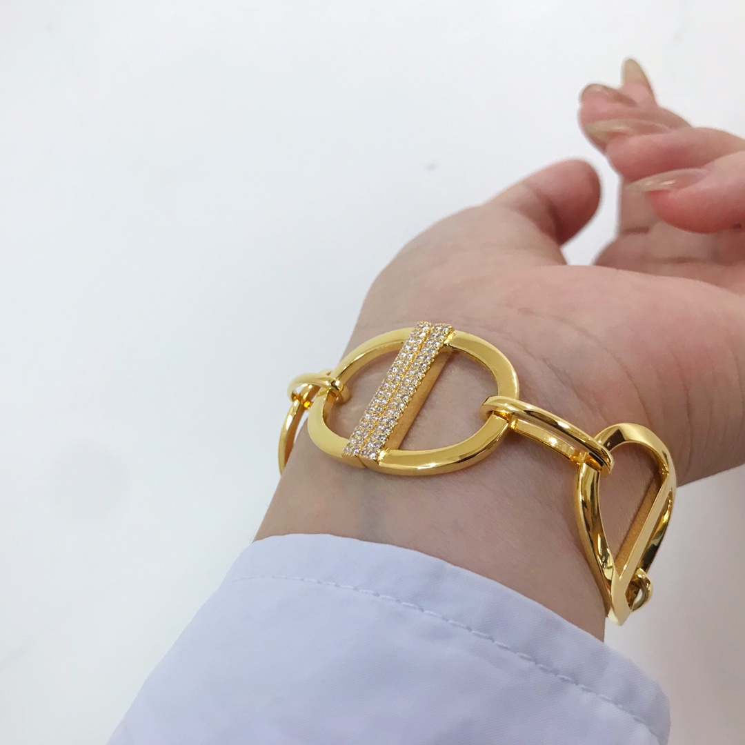 Bangle Bracelet Love Link Gold Diamond Designer Women Men couple fashion designer Top Quality Wedding Party Thanksgiving Day Valentine Jewelry Silver Rose
Bangle Bracelet Love Link Gold Diamond Designer Women Men couple fashion designer Top Quality Wedding Party Thanksgiving Day Valentine Jewelry Silver Rose