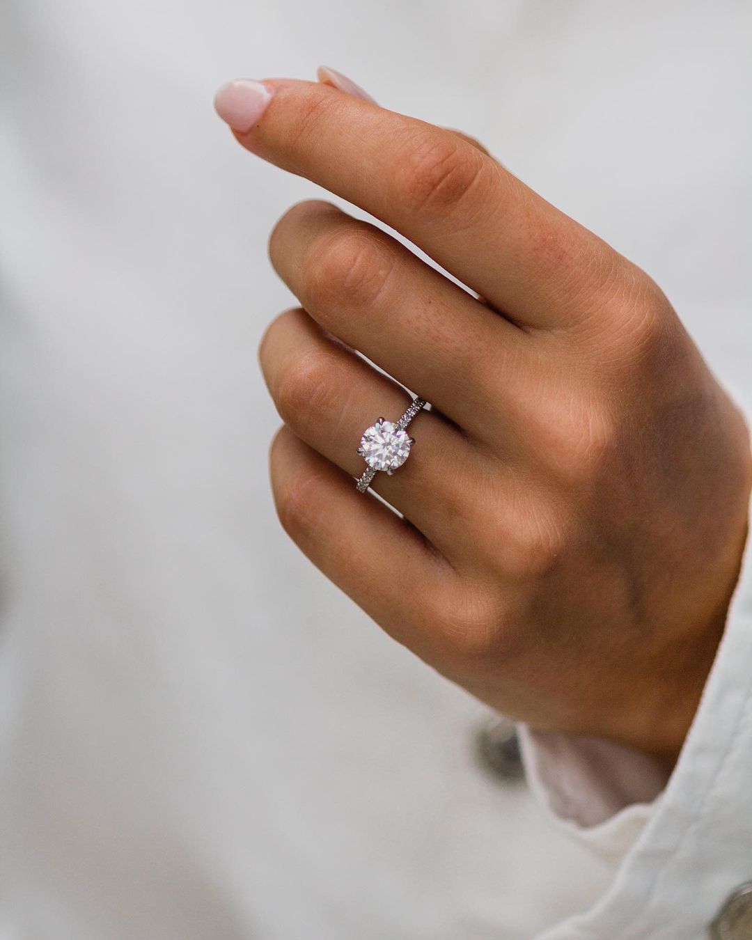 JOVOVASMILE 10K White Gold 8*8 mm Bright Round Cut 2 Carats Diamond Moissanite Ring Lab Grown Diamond Ring for Woman Wedding
JOVOVASMILE 10K White Gold 8*8 mm Bright Round Cut 2 Carats Diamond Moissanite Ring Lab Grown Diamond Ring for Woman Wedding