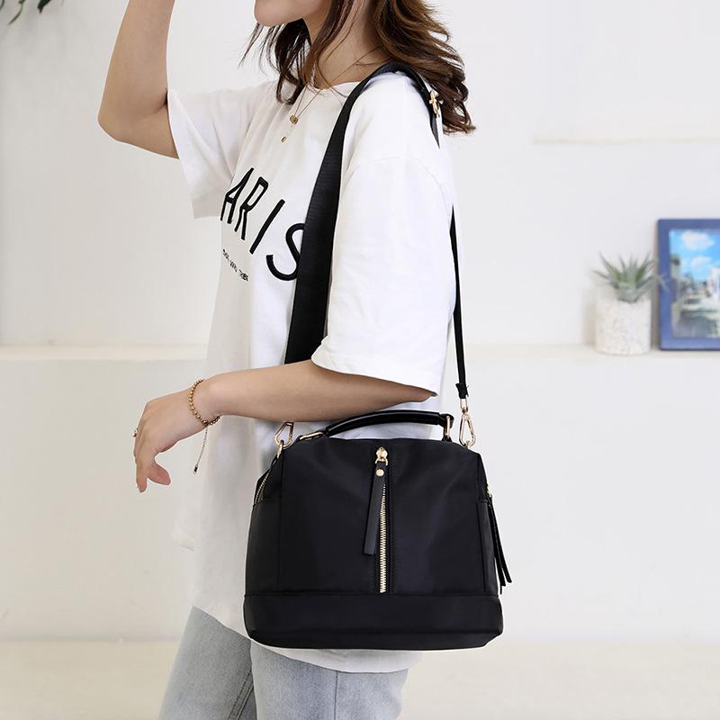 2021 New Single Shoulder Bag Women's Bag Large Capacity Straddle Simple Portable Light Trend Nylon, Black
2021 New Single Shoulder Bag Women's Bag Large Capacity Straddle Simple Portable Light Trend Nylon, Black
