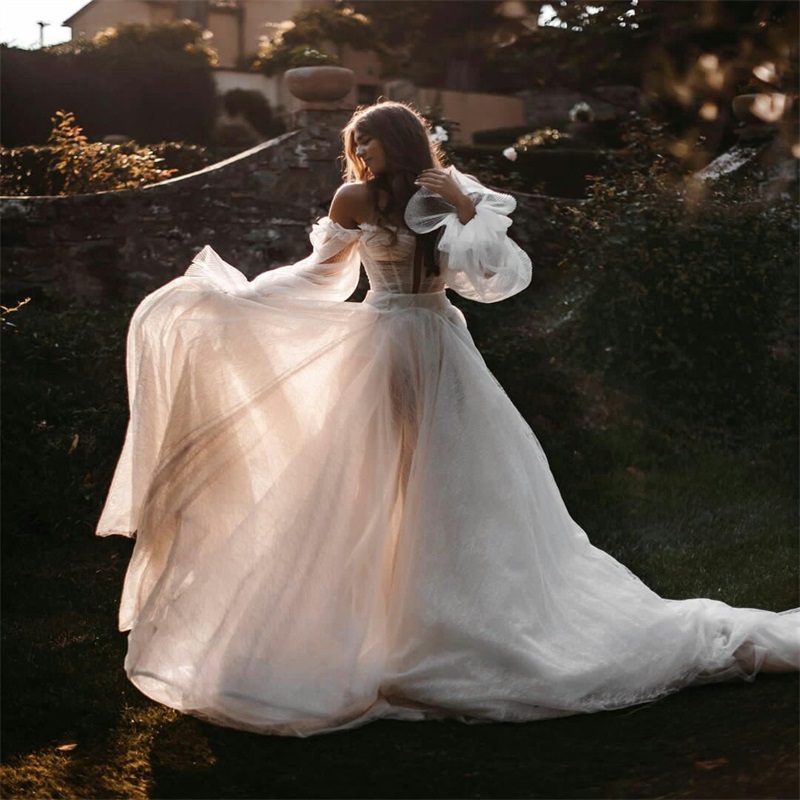 Newest Boho A Line Wedding Dresses Beige Long Sleeves Custom Made Lace Chic Bridal Gowns Gorgeous Sweep Train Soft Tulle Robes De Mariée