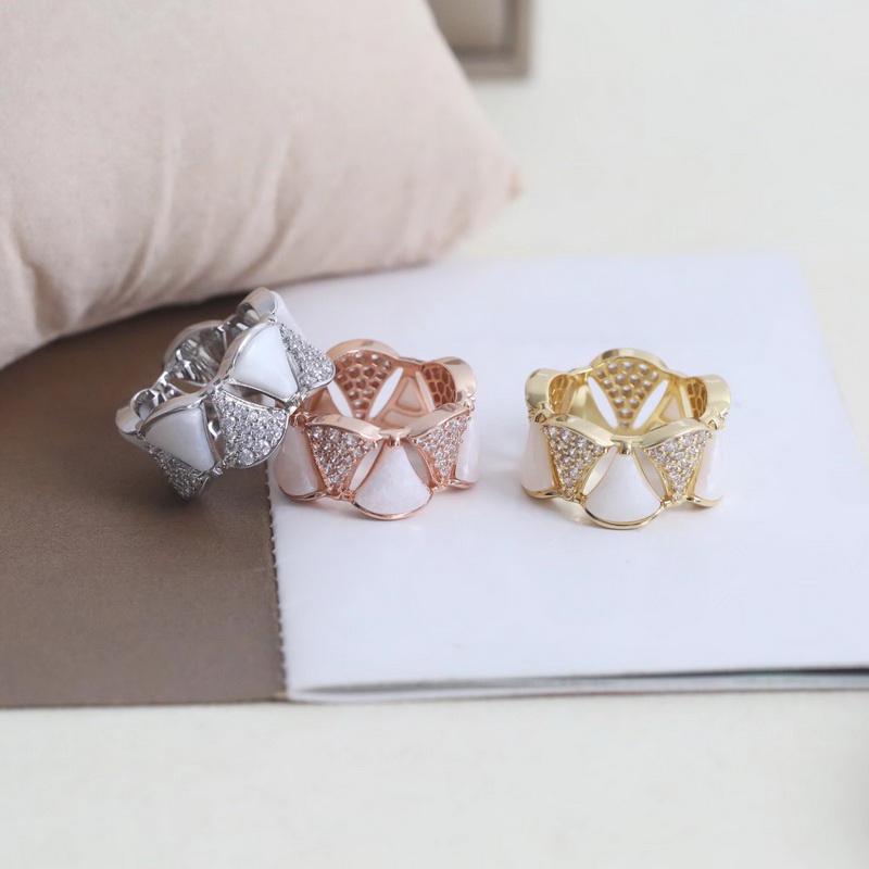 Europe America Designer Fashion Style Rings Lady Women Brass 18K Gold Engraved B Initials Settings Diamond White Mother of Pearl Flower Ring 3 Color
Europe America Designer Fashion Style Rings Lady Women Brass 18K Gold Engraved B Initials Settings Diamond White Mother of Pearl Flower Ring 3 Color