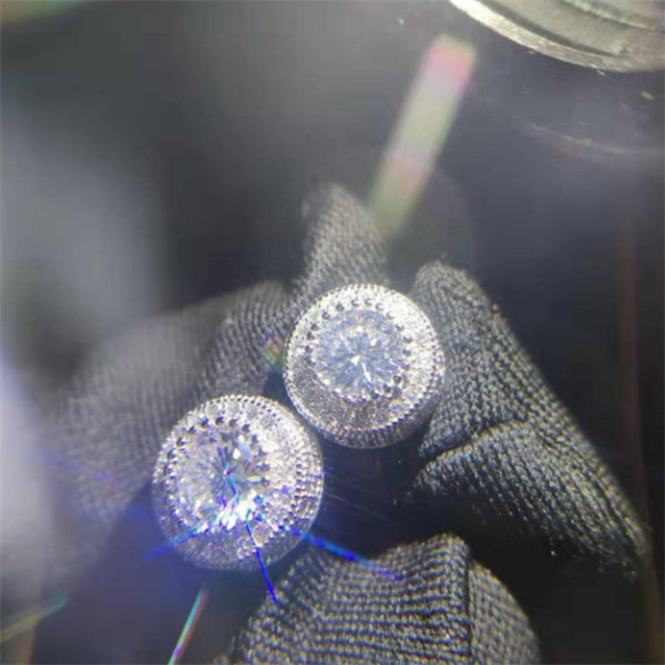 Fashion luxury Round Diamond zircon Earrings for men and women Gold or silver earrings jewelry accessories hip hop . e61, Golden;silver
Fashion luxury Round Diamond zircon Earrings for men and women Gold or silver earrings jewelry accessories hip hop . e61, Golden;silver