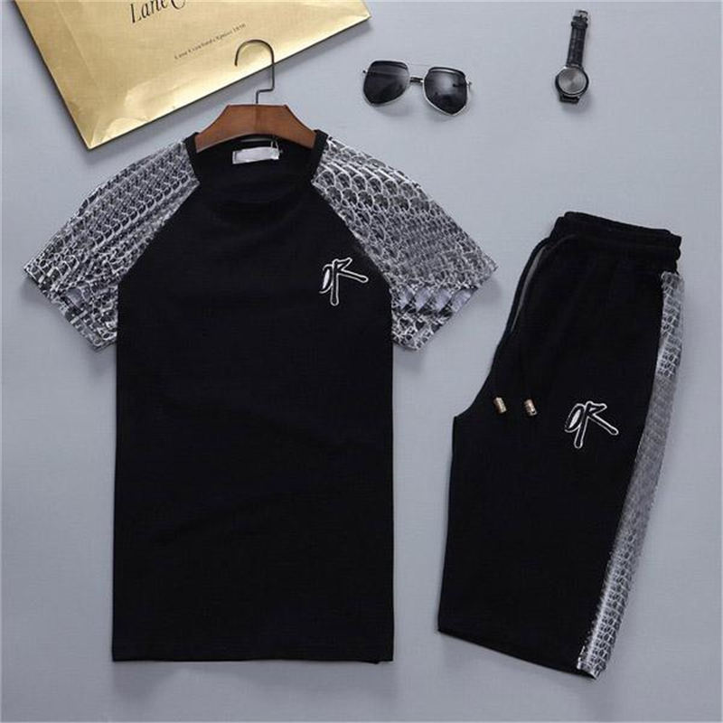 BB Mens Designers Tracksuits Outfits Sweatshirt Summer Jogging Suits New Fashion Pattern Print Men Short Sleeve Sportswear Jogger Suit
BB Mens Designers Tracksuits Outfits Sweatshirt Summer Jogging Suits New Fashion Pattern Print Men Short Sleeve Sportswear Jogger Suit