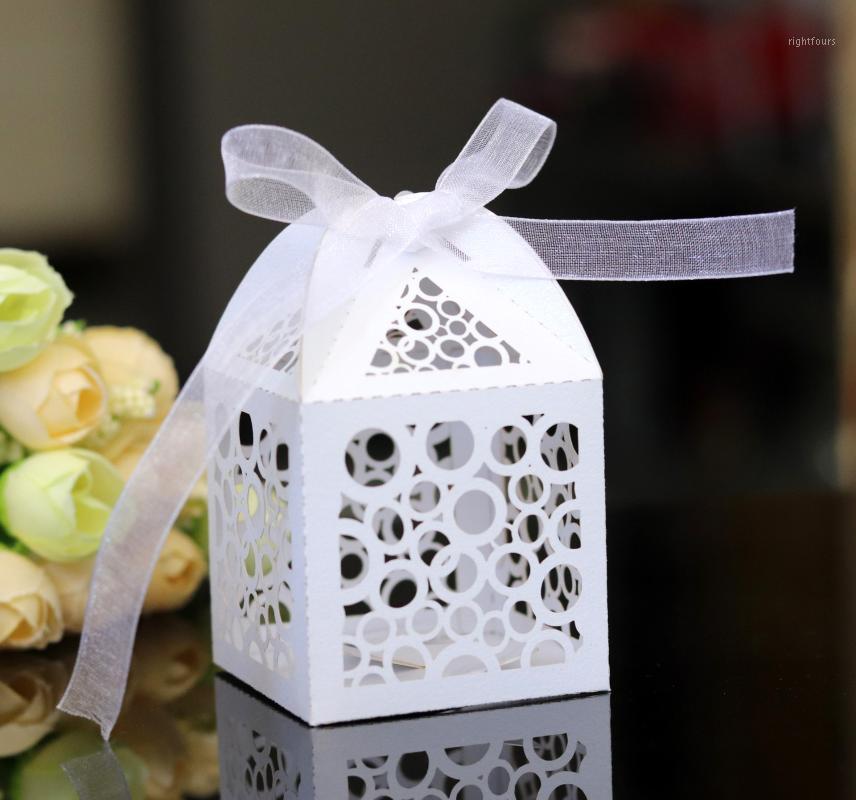 50pcs Small Circle Laser Wedding Candy Box High-end Chocolate Hollow Pink Carton Candy Packaging Box cristmas decoration 5Z1
50pcs Small Circle Laser Wedding Candy Box High-end Chocolate Hollow Pink Carton Candy Packaging Box cristmas decoration 5Z1