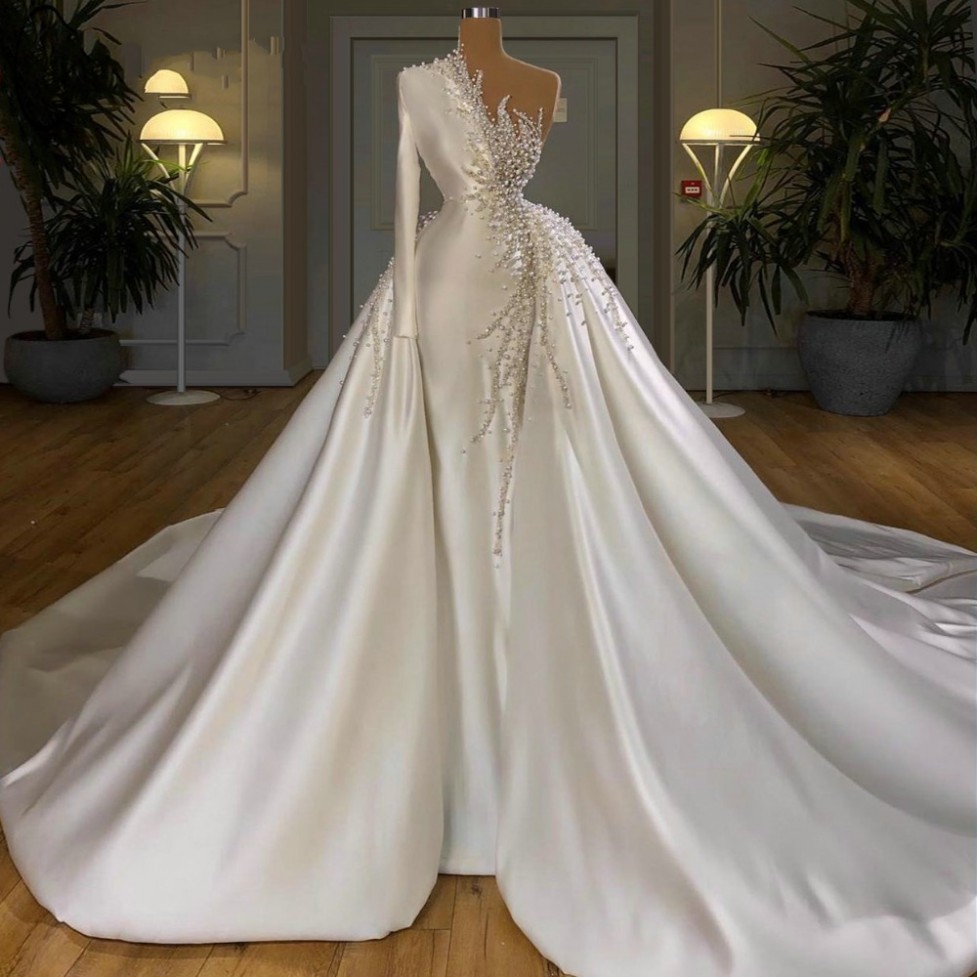 Luxury Pearls Beaded Wedding Dress With Over Skirt Crystals One Shoulder Long Sleeve Bride Wedding Gowns Court Train White Satin Bridal Dresses 2022 N