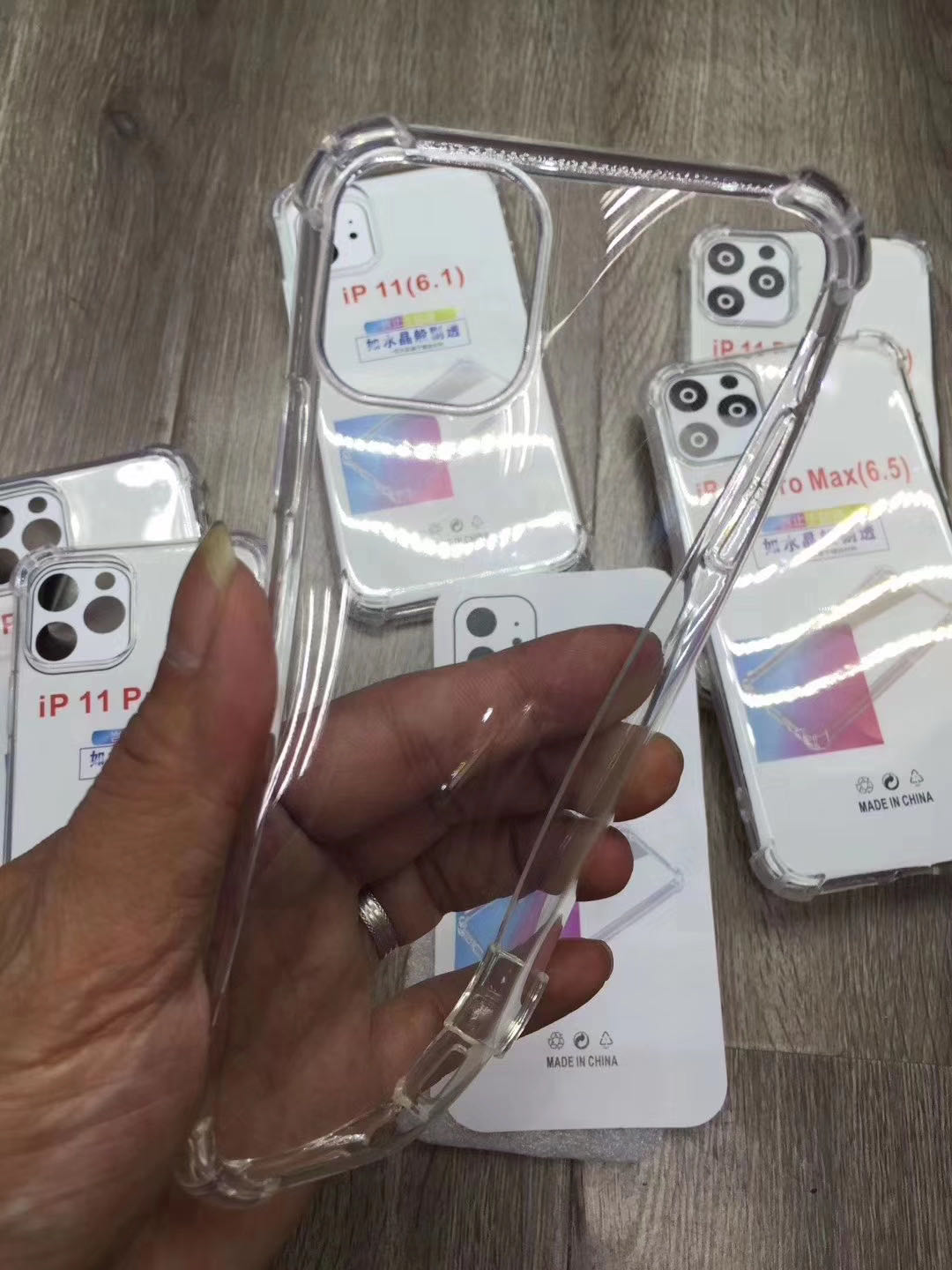 I17 1.5MM Fine Hole Shockproof Soft TPU Case For Iphone 17 Air 16E 16 15 Plus 14 13 12 Pro Max 11 Pro Max XR XS 8 7 6 Anti Fall Airbag Four Corner Dro