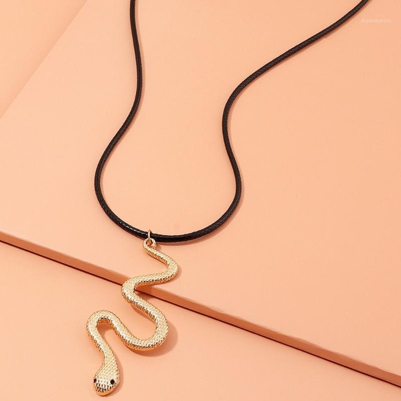 2020 Europe style Ornament Personality Choker Snake Necklace Exaggerated Bending Snake Pendant Necklace wholesale1
2020 Europe style Ornament Personality Choker Snake Necklace Exaggerated Bending Snake Pendant Necklace wholesale1