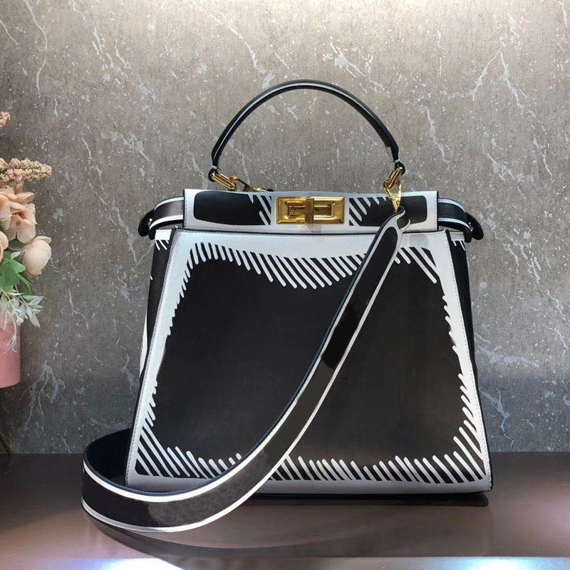 Tote Bags Handbags Purses Genuine Leather Bags Fashion White Leather Material Zipper Inner Pocket Gold Metal Detachable Shoulder Strap Bag
Tote Bags Handbags Purses Genuine Leather Bags Fashion White Leather Material Zipper Inner Pocket Gold Metal Detachable Shoulder Strap Bag