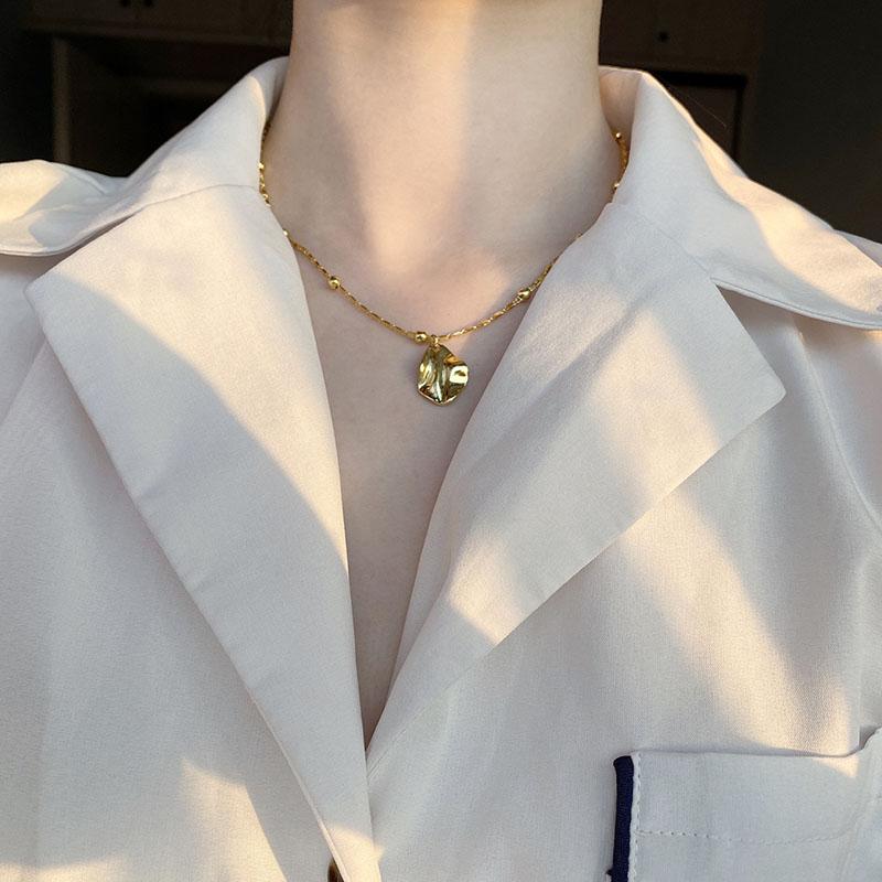 Hot Geometric Irregular Pendant Necklace Female Unique Design Gold-plated Clavicle Chain Temperament 
Hot Geometric Irregular Pendant Necklace Female Unique Design Gold-plated Clavicle Chain Temperament