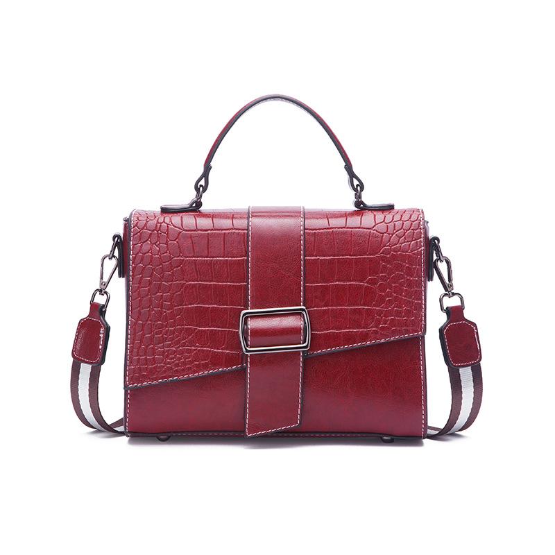 Female bag 2021 new simple messenger bag fashion wild shoulder exquisite elegant crocodile pattern portable female, Black
Female bag 2021 new simple messenger bag fashion wild shoulder exquisite elegant crocodile pattern portable female, Black