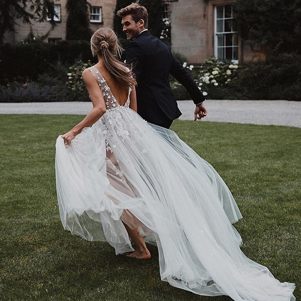 New Romantic Sleveless Tulle Elopement Wedding Dresses Flowers Lace Sexy V-neck Backless Bridal Formal Dress Boho Beach Long Wedding Gowns