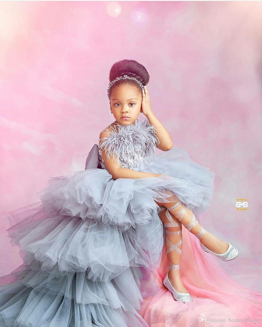 2022 New Lace Appliqued High Low Flower Girl Dresses For Wedding Tiered Skirts Little Girls Pageant Dress Feather First Holy Communion Gowns CG001
