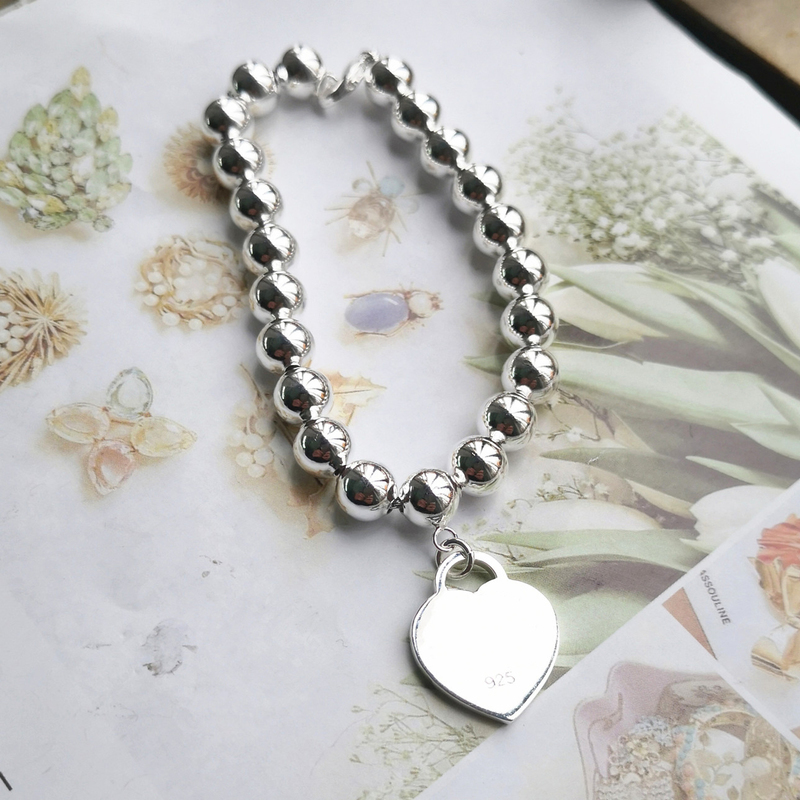 Silver color of ms in classical style silver heart charm tag 8 mm ball bead bracelet decorative holiday gifts LJ201020
Silver color of ms in classical style silver heart charm tag 8 mm ball bead bracelet decorative holiday gifts LJ201020