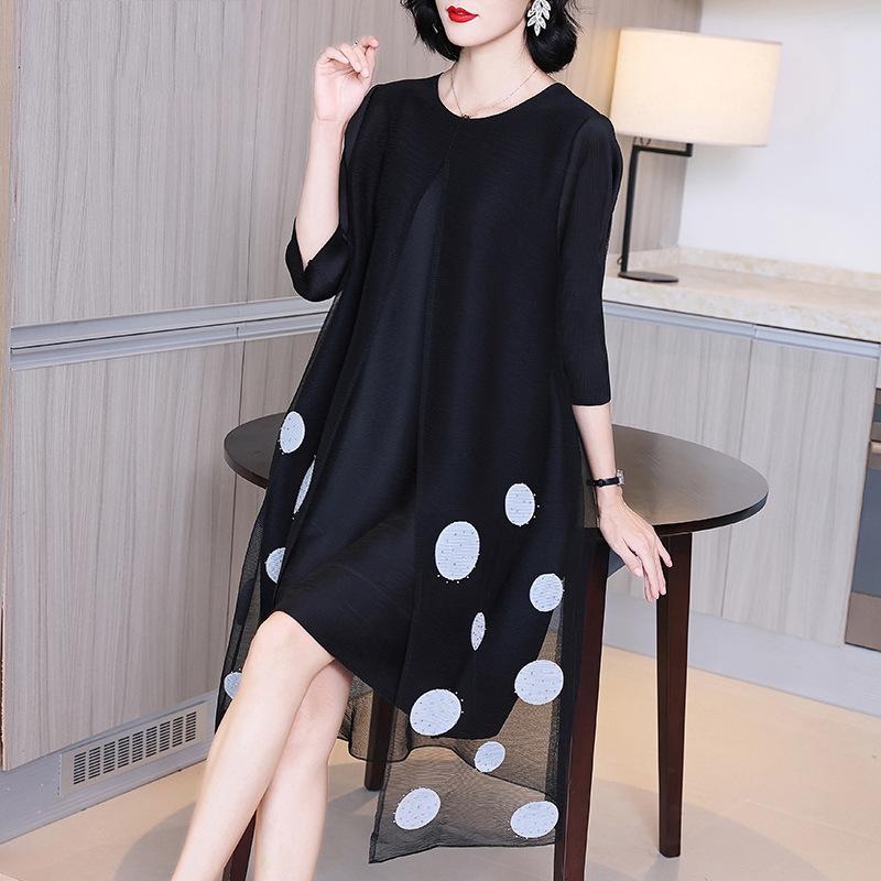 Pleated Mother' Dress Spring New Women' Loose Plus Size High End A-line Black Dress
Pleated Mother' Dress Spring New Women' Loose Plus Size High End A-line Black Dress
