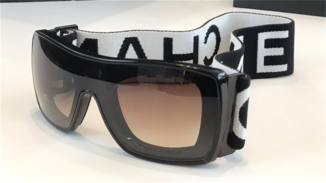 Fashion popular sunglasses 2021s square large frame connecting lens ski goggles without temples with rubber band sports glasses uv400 safety goggles
Fashion popular sunglasses 2021s square large frame connecting lens ski goggles without temples with rubber band sports glasses uv400 safety goggles
