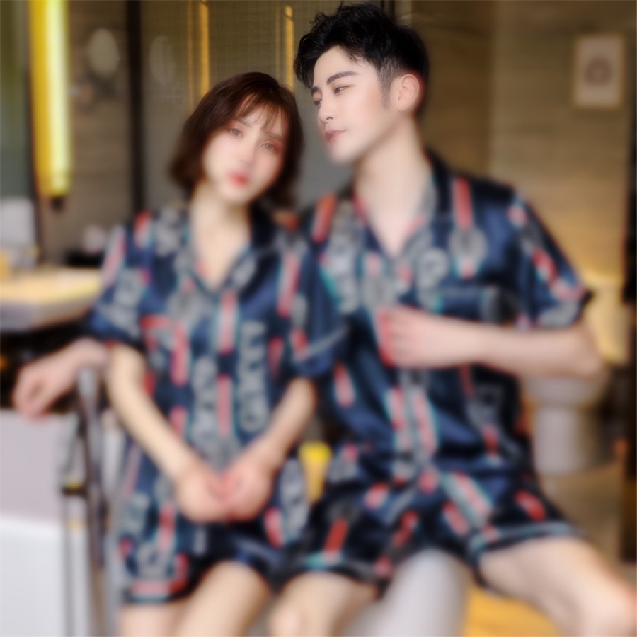 Wholesale- Winter Womens Mens Couple Silk Pajamas Suits Set Lapel Solid Long Sleeve Chinese Dragon Printing Pijamas Pyjamas Sleepwear#70611111, Blue;red
Wholesale- Winter Womens Mens Couple Silk Pajamas Suits Set Lapel Solid Long Sleeve Chinese Dragon Printing Pijamas Pyjamas Sleepwear#70611111, Blue;red