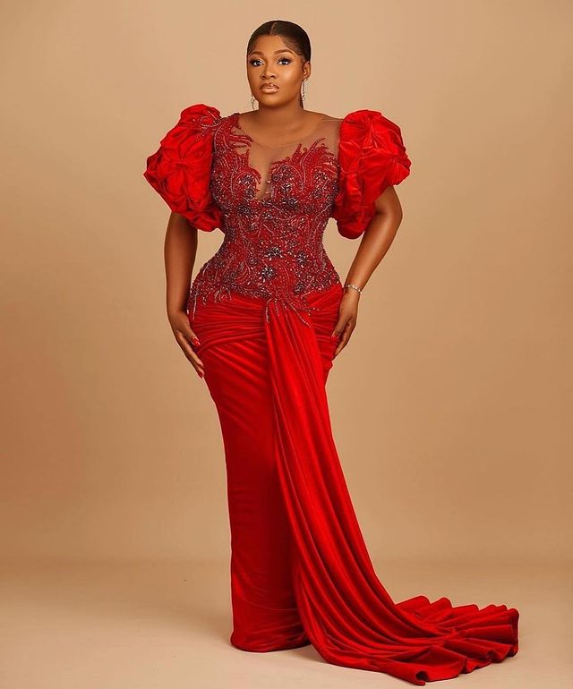 2022 Plus Size Arabic Aso Ebi Red Luxurious Sexy Prom Dresses Lace Beaded Crystals Evening Formal Party Second Reception Birthday Engagement Gowns Dre