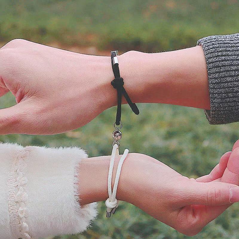 2020 2pcs/set Romantic Magnet Couple Bracelet Long Distance Black Red Matching Braslet Valentine's Day Present Pulseira Gift
2020 2pcs/set Romantic Magnet Couple Bracelet Long Distance Black Red Matching Braslet Valentine's Day Present Pulseira Gift