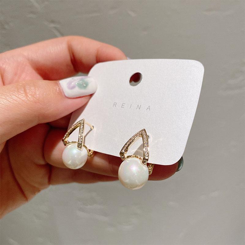 YAOLOGE 2020 New Arrived Pointed White Pearl Earrings Studs Elegant Fashion Cute Small Earrings For Women Jewelry Oorbellen
YAOLOGE 2020 New Arrived Pointed White Pearl Earrings Studs Elegant Fashion Cute Small Earrings For Women Jewelry Oorbellen