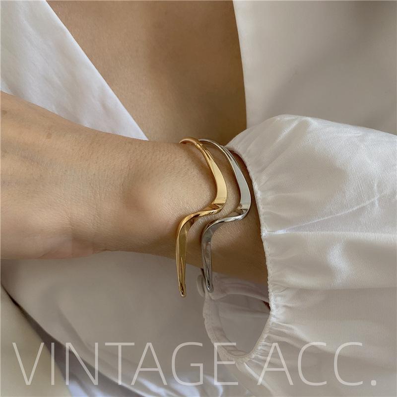 Retro Geometric Open Bracelet Gold Irregular Geometric Korean Creative Cold Wind Bracelet Neutral Party Jewelry
Retro Geometric Open Bracelet Gold Irregular Geometric Korean Creative Cold Wind Bracelet Neutral Party Jewelry