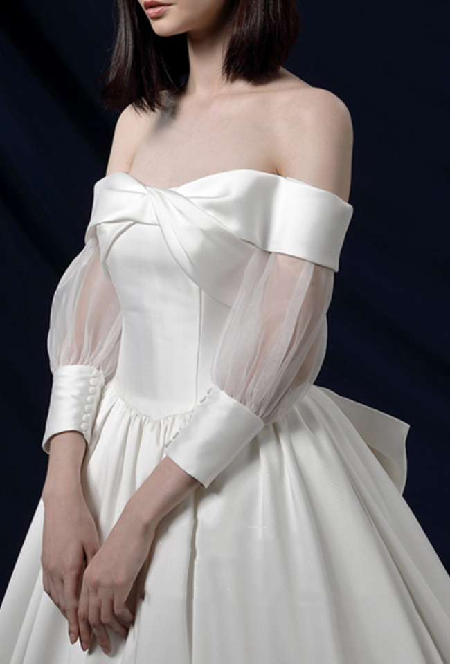 Vinatge Ivory Satin Wedding Dresses With Pockets Off Shoulder Long Sleeves Big Bow Back Lace-up Court Train Simple Garden Bridal Gowns 2021