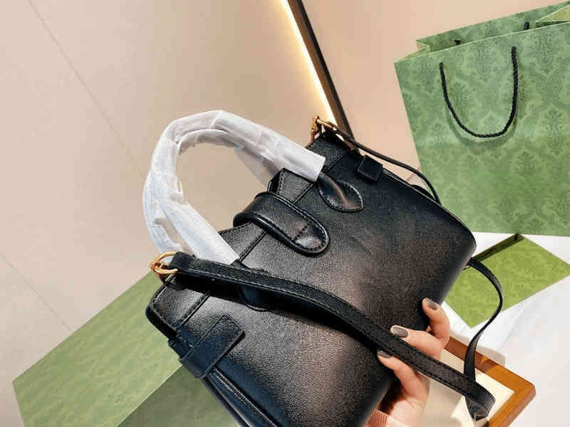 Tote Woman Handbags Top Quality Crossbodybag Luxury Shoulder Bag Designer Fashion Lady High Capacity Travel Shopping Composite Wallets 1223, White
Tote Woman Handbags Top Quality Crossbodybag Luxury Shoulder Bag Designer Fashion Lady High Capacity Travel Shopping Composite Wallets 1223, White