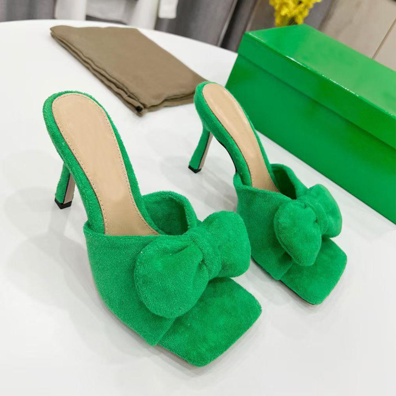 Classic designer Suede women Half slippers cowhide 100% leather bow Thin heels Slides woman shoe beach Lazy Sandals sexy High heeled shoes Large size 35-41-42 With box, Black
Classic designer Suede women Half slippers cowhide 100% leather bow Thin heels Slides woman shoe beach Lazy Sandals sexy High heeled shoes Large size 35-41-42 With box, Black