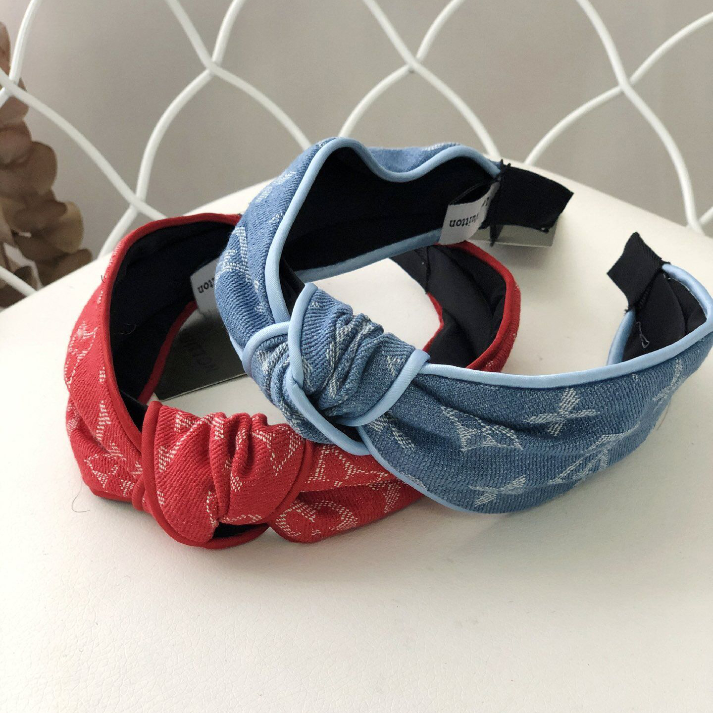 2021 Brand designer Luxury Women cowboy Letters Headband Logos Girls simple letter Print stripe Hair Accessories Turban Headwraps Headbands
2021 Brand designer Luxury Women cowboy Letters Headband Logos Girls simple letter Print stripe Hair Accessories Turban Headwraps Headbands