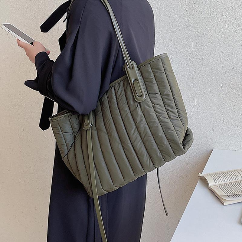 Casual Quilted Space Padded Women Shoulder Bags Down Cotton Handbags Female Big Purses 2021 Winter Nylon Large Capacity Totes, Black
Casual Quilted Space Padded Women Shoulder Bags Down Cotton Handbags Female Big Purses 2021 Winter Nylon Large Capacity Totes, Black