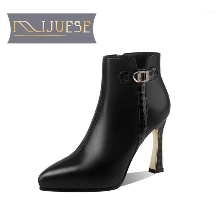MLJUESE 2021 women Ankle boot Cow leather Winter short plush Pointed Toe Metal Decoration Crystal High heels female boot size 391, Black
MLJUESE 2021 women Ankle boot Cow leather Winter short plush Pointed Toe Metal Decoration Crystal High heels female boot size 391, Black