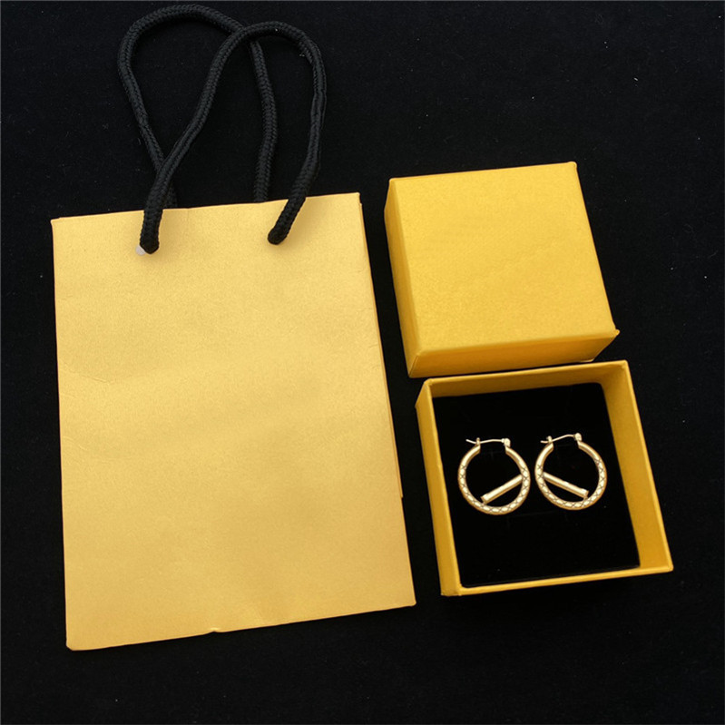 New Style Letter Charm Earrings Women Round Studs Steel Seal Letters Pendant Studs Girl Date Party Workplace Circle Dangler With Gift Box
New Style Letter Charm Earrings Women Round Studs Steel Seal Letters Pendant Studs Girl Date Party Workplace Circle Dangler With Gift Box