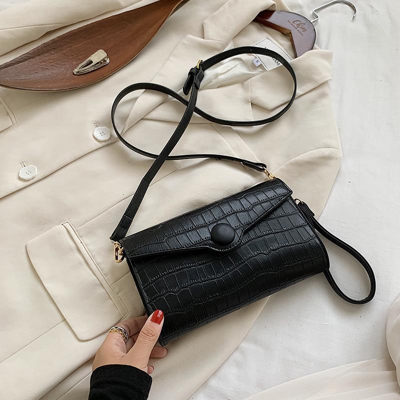 Crocodile pattern clutch bag 2021 new slung shoulder bag, Black