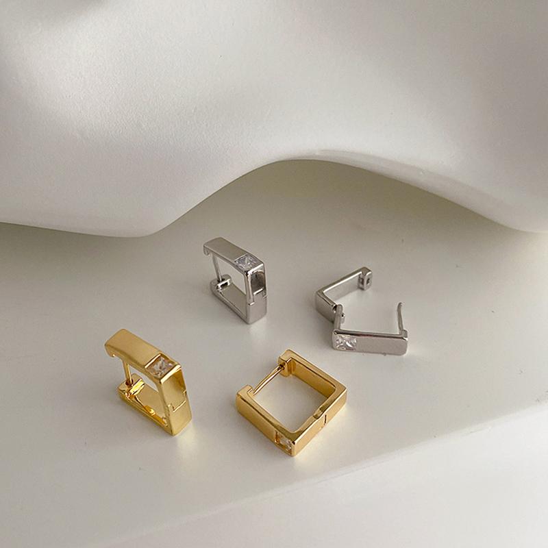 WTLTC 2021 New Simple Geometric Square Shaped Hoop Earrings Single Cubic Zirconia Hoops Earrings With Charms Minimalist Jewelry
WTLTC 2021 New Simple Geometric Square Shaped Hoop Earrings Single Cubic Zirconia Hoops Earrings With Charms Minimalist Jewelry