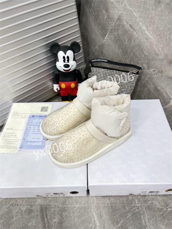 2021 Women Designer Boots 35-40 Desert Platform Shoes Buckle Ankle Genuine Leather Boot Bee Star Trail Shoe Female Rough Heel Bootie yx21103, 02
2021 Women Designer Boots 35-40 Desert Platform Shoes Buckle Ankle Genuine Leather Boot Bee Star Trail Shoe Female Rough Heel Bootie yx21103, 02