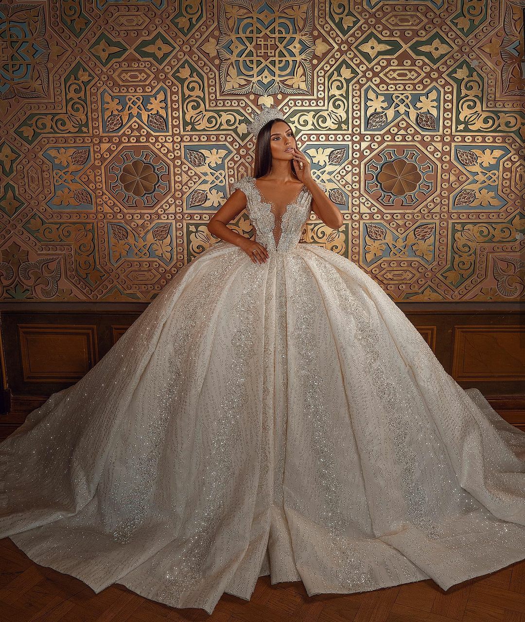 2020 Saudi Arabic Ball Gown Luxurious Wedding Dresses Bridal Gowns Plus Size Deep V Neck Dubai Lace Sequined vestido de novia