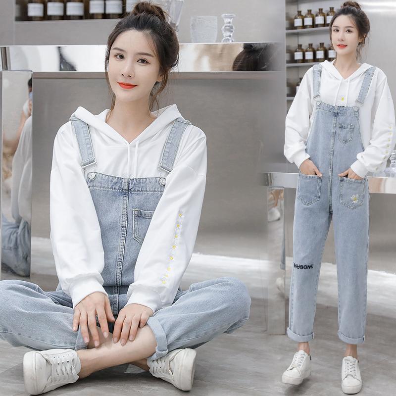 683# 2021 Spring Korean Fashion Light Blue Denim Maternity Bib Jeans Loose Jumpsuits for Pregnant Women Pregnancy Overalls Pants
683# 2021 Spring Korean Fashion Light Blue Denim Maternity Bib Jeans Loose Jumpsuits for Pregnant Women Pregnancy Overalls Pants